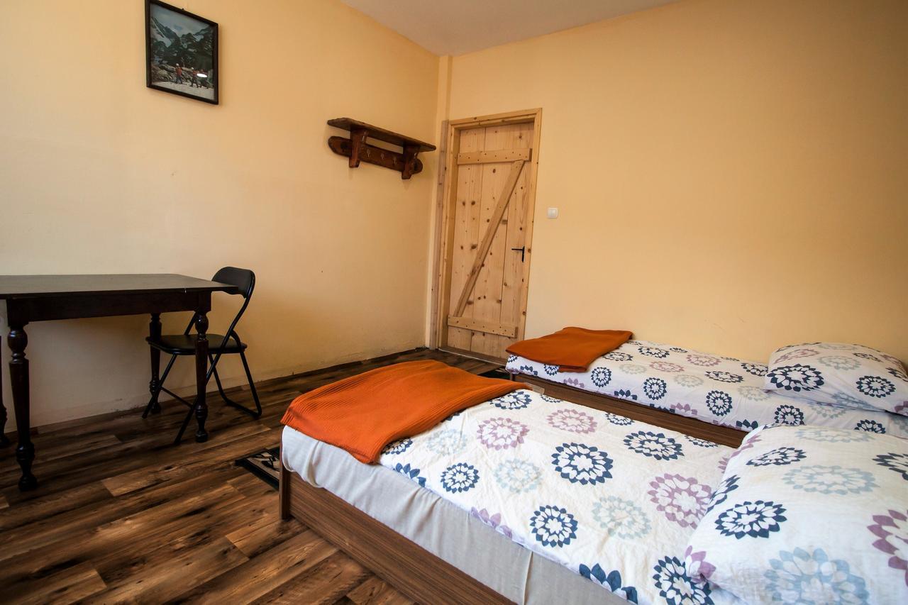 Kremenaros Hostel Ustrzyki Gorne Ngoại thất bức ảnh