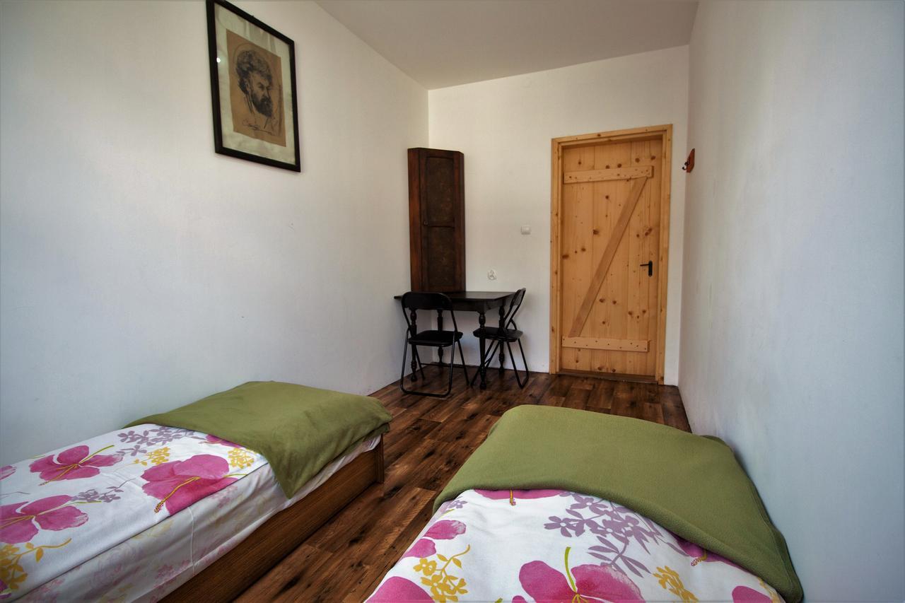 Kremenaros Hostel Ustrzyki Gorne Ngoại thất bức ảnh
