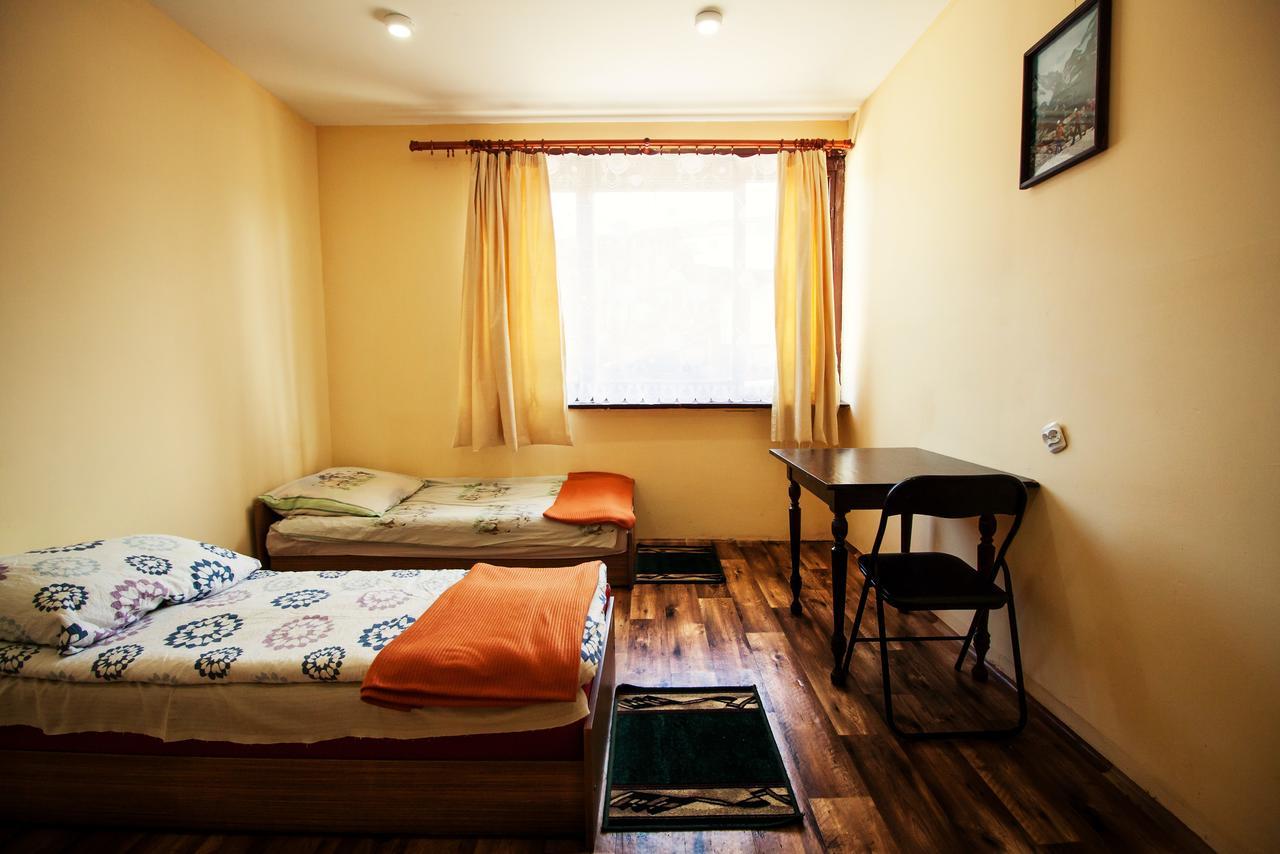 Kremenaros Hostel Ustrzyki Gorne Ngoại thất bức ảnh