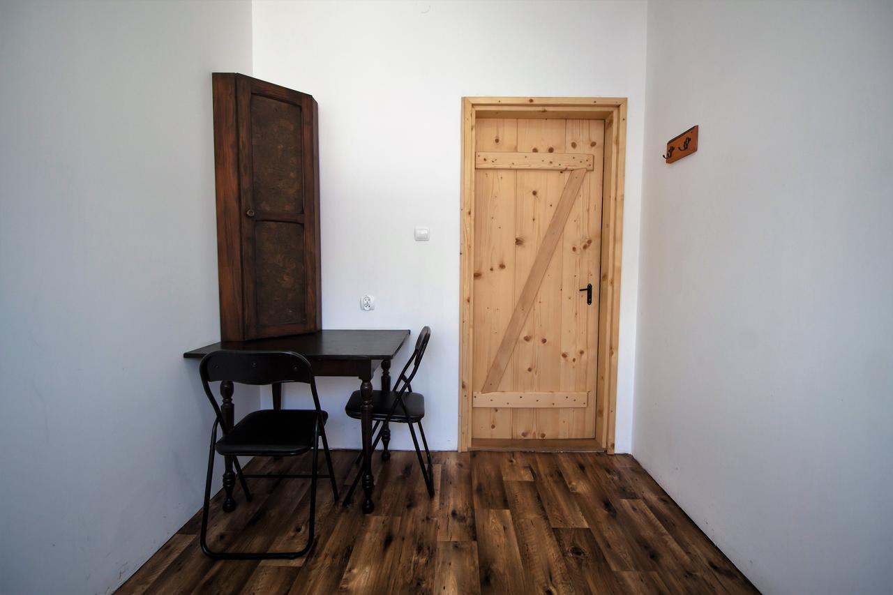Kremenaros Hostel Ustrzyki Gorne Ngoại thất bức ảnh