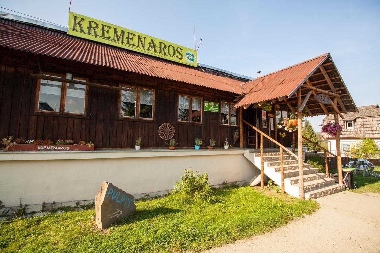 Kremenaros Hostel Ustrzyki Gorne Ngoại thất bức ảnh