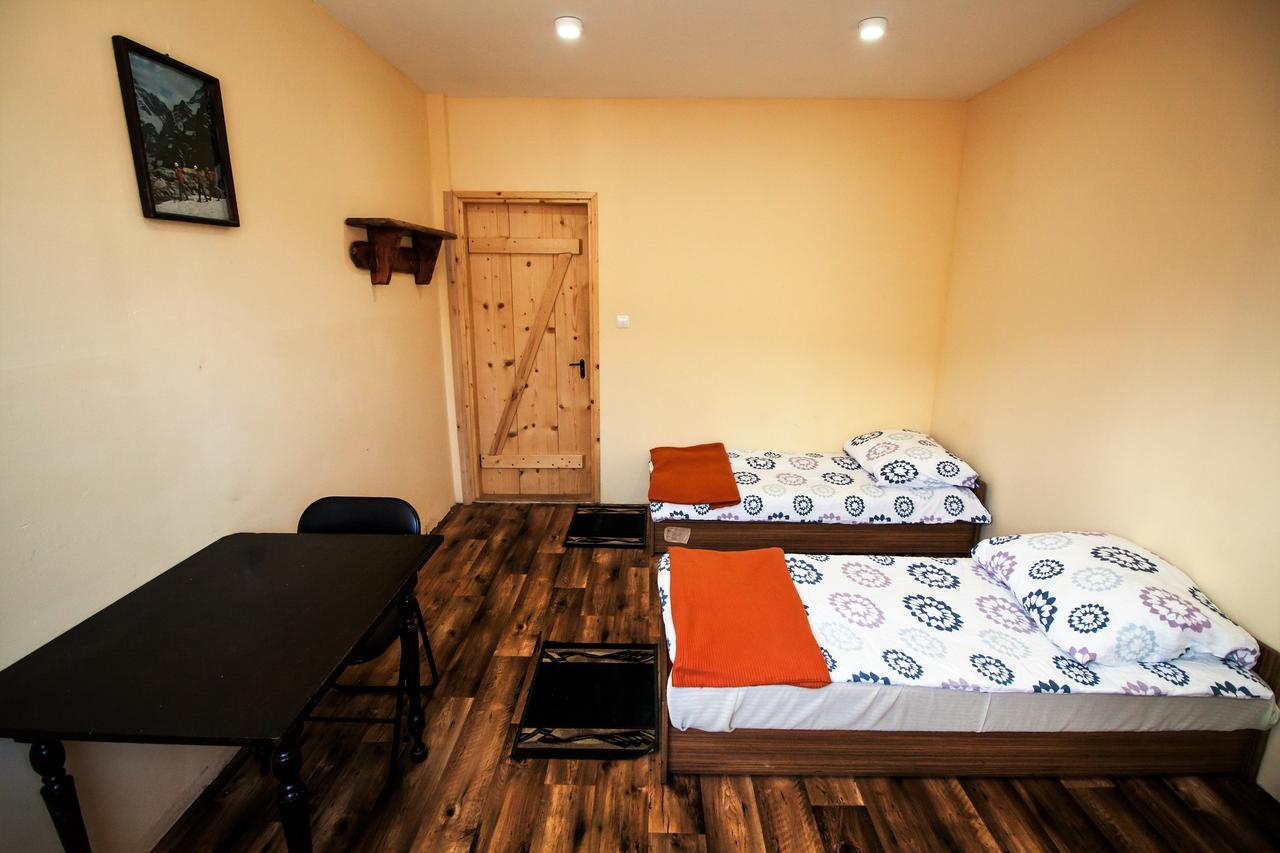 Kremenaros Hostel Ustrzyki Gorne Ngoại thất bức ảnh
